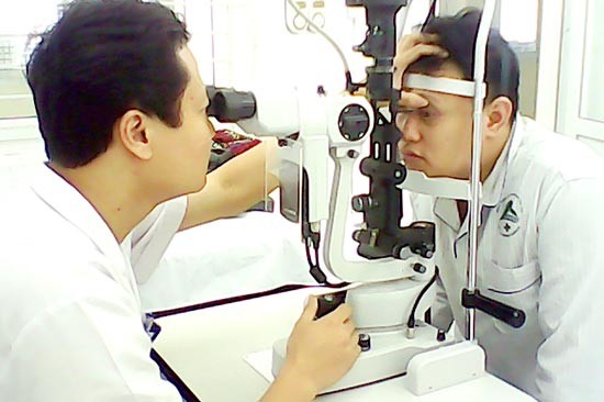 People should have periodical eye check-up (Photo: SGGP) People should have periodical eye check-up (Photo: SGGP)